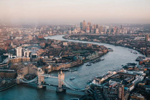 Londoner Themse und Tower Bridge