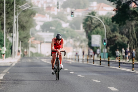 Un cycliste sur la route