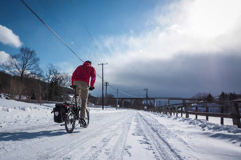 Un motard un matin d'hiver