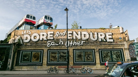 Radfahren durch Shoreditch im Osten Londons