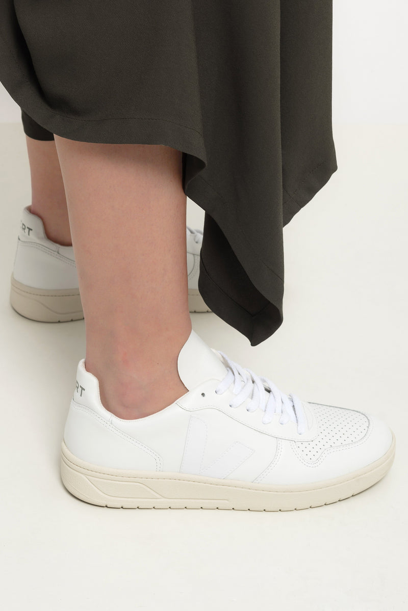 veja v10 sneakers