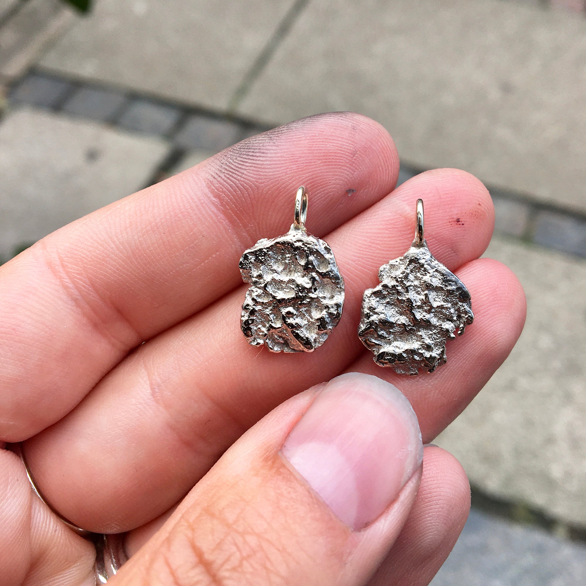 Mond pendants in 14k white gold