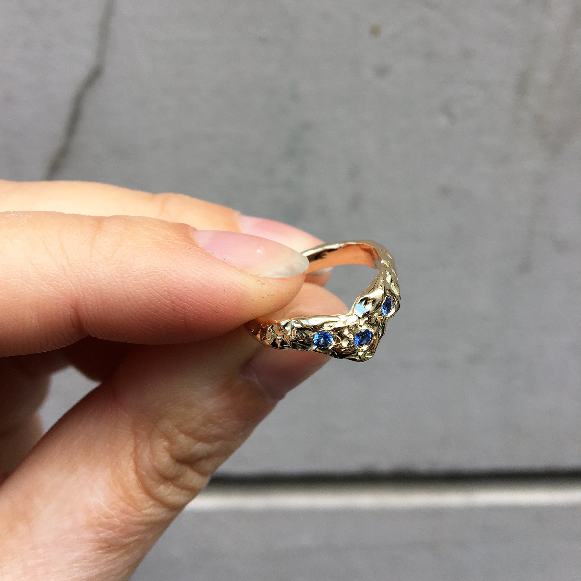 Organic V ring 14k gold with three sapphires