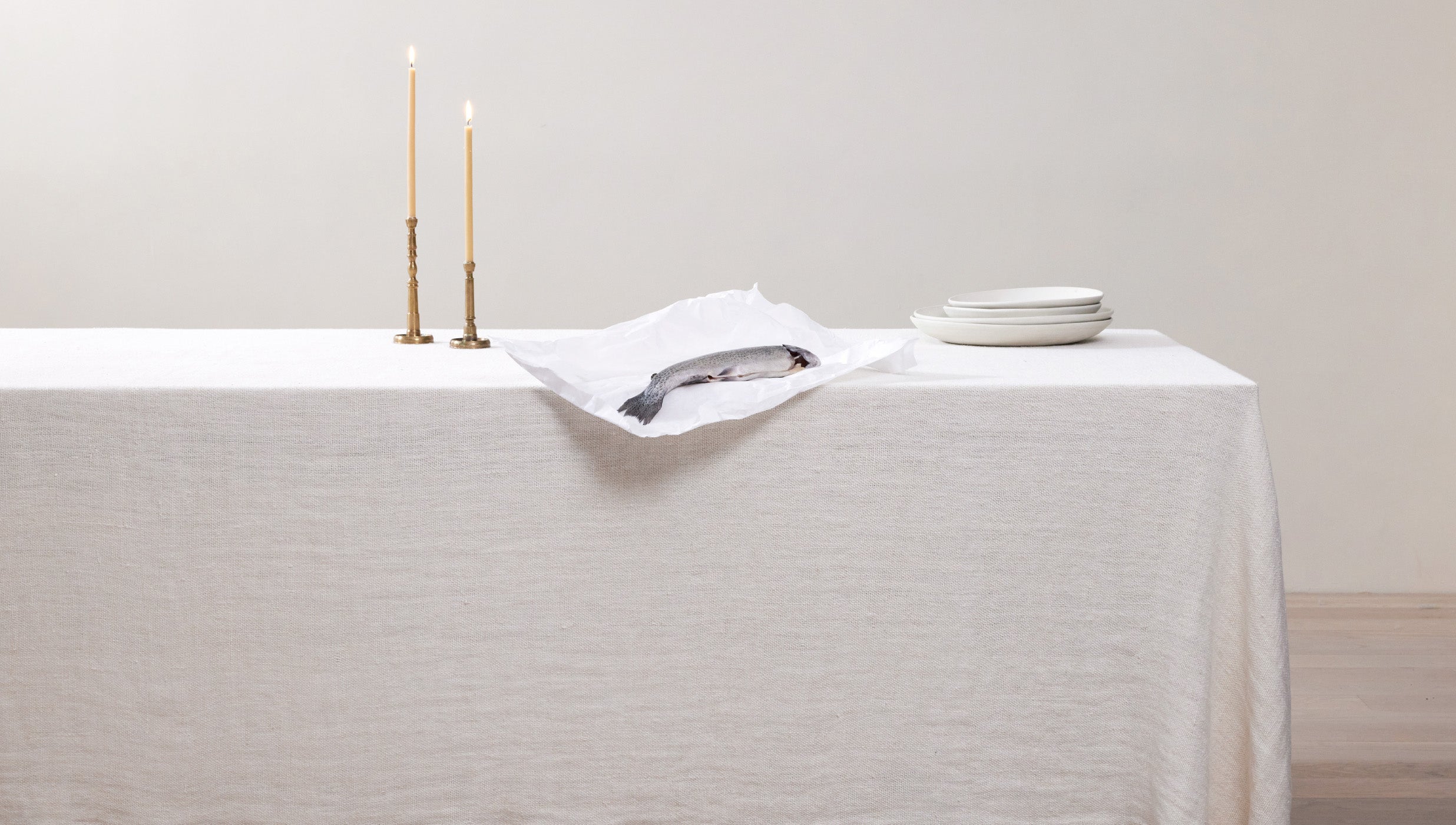 https://cdn.shopify.com/s/files/1/1800/7315/products/DWTableCloth_01.jpg?v=1675205868