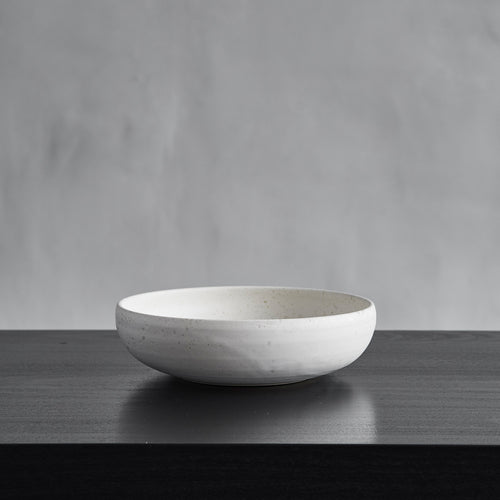 https://cdn.shopify.com/s/files/1/1800/7315/t/20/assets/rwguildWurtzMedium-Flat-BowlWhite-1595015700564_500x.jpg