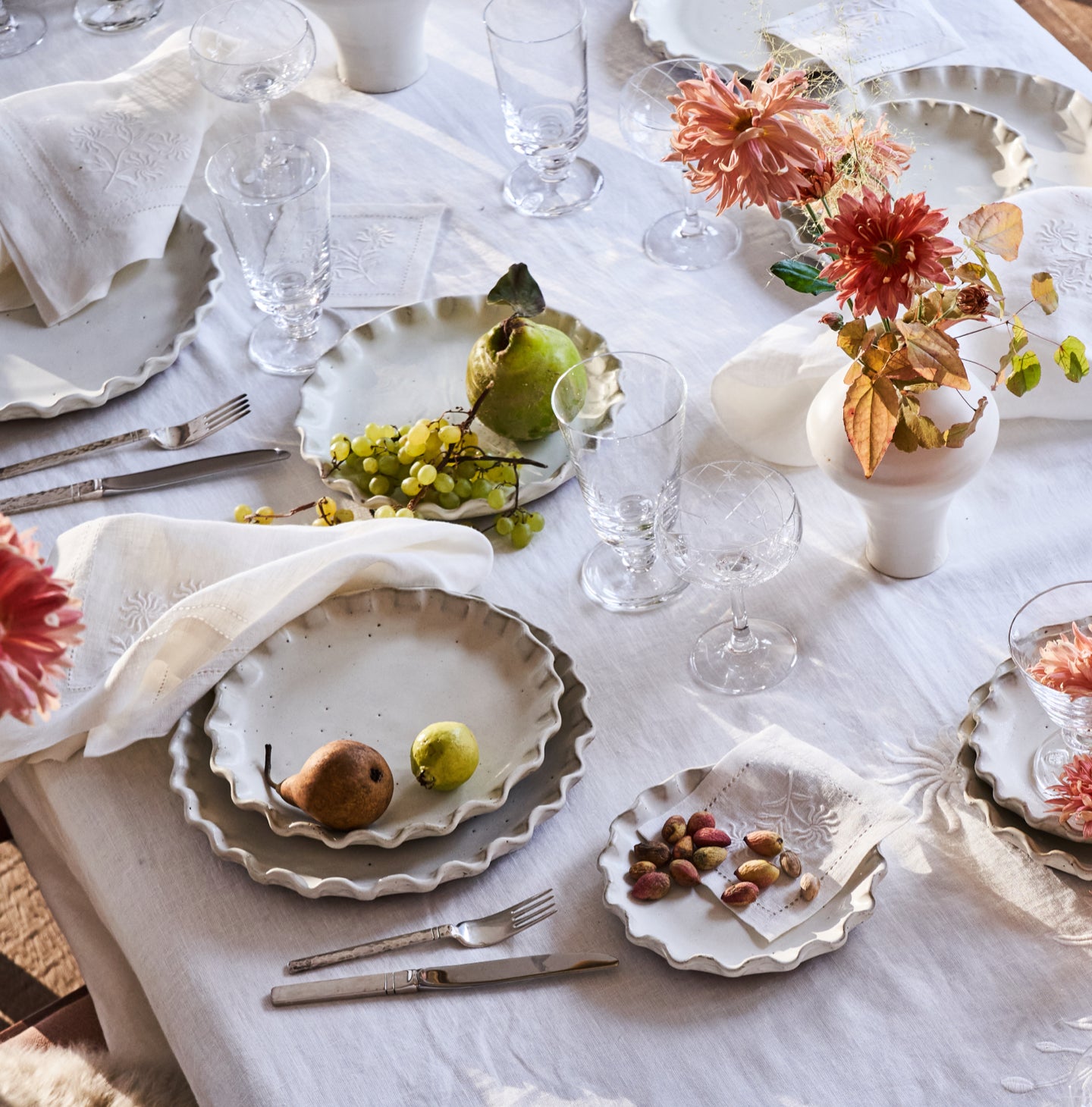 Linen Dinner Napkin with Floral Embroidery  White Linen Table Napkins –  Roman and Williams Guild