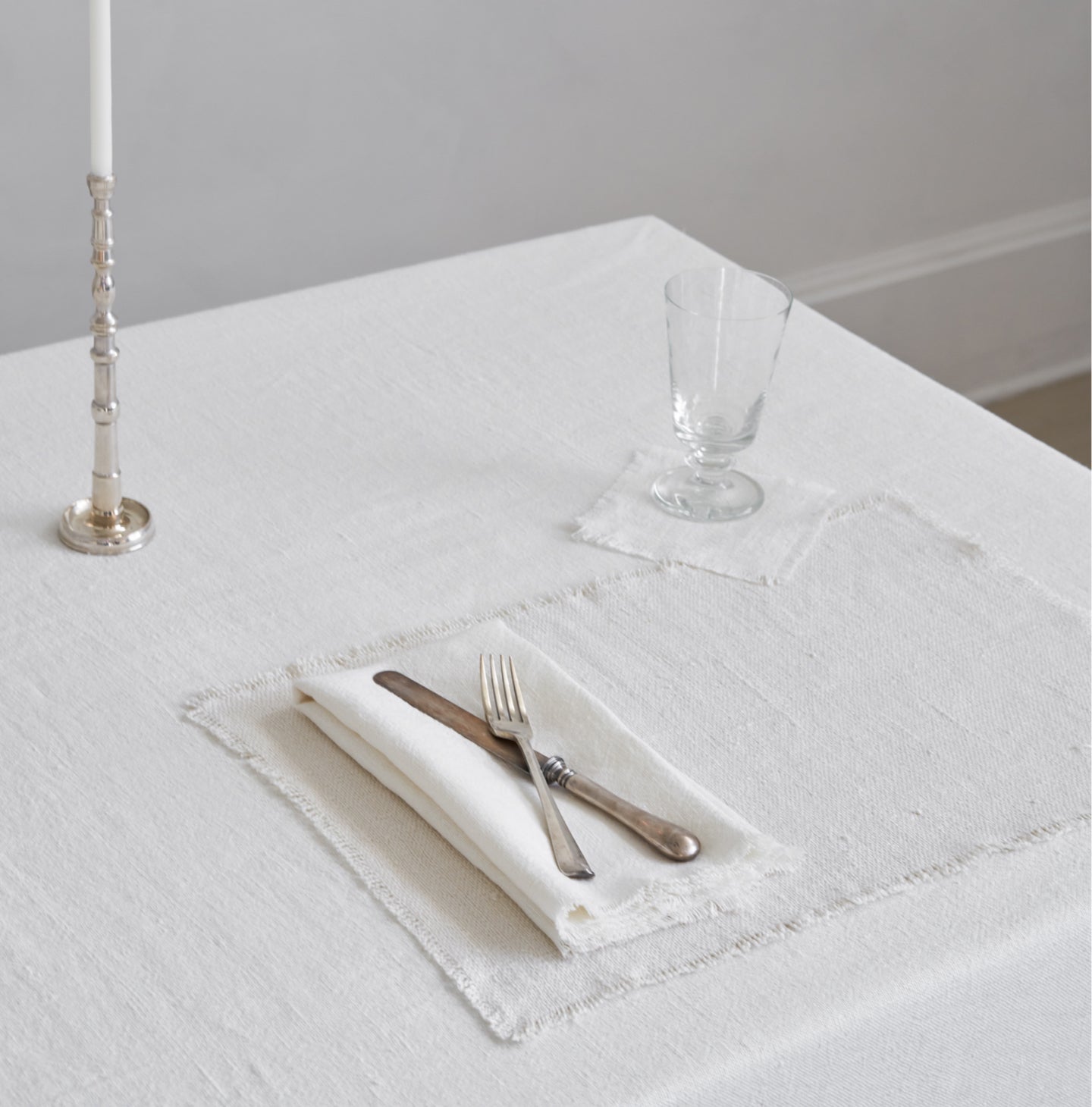 Linen Cocktail Napkin with Fringe Edge  Beverage Napkins & Bar Napkins –  Roman and Williams Guild