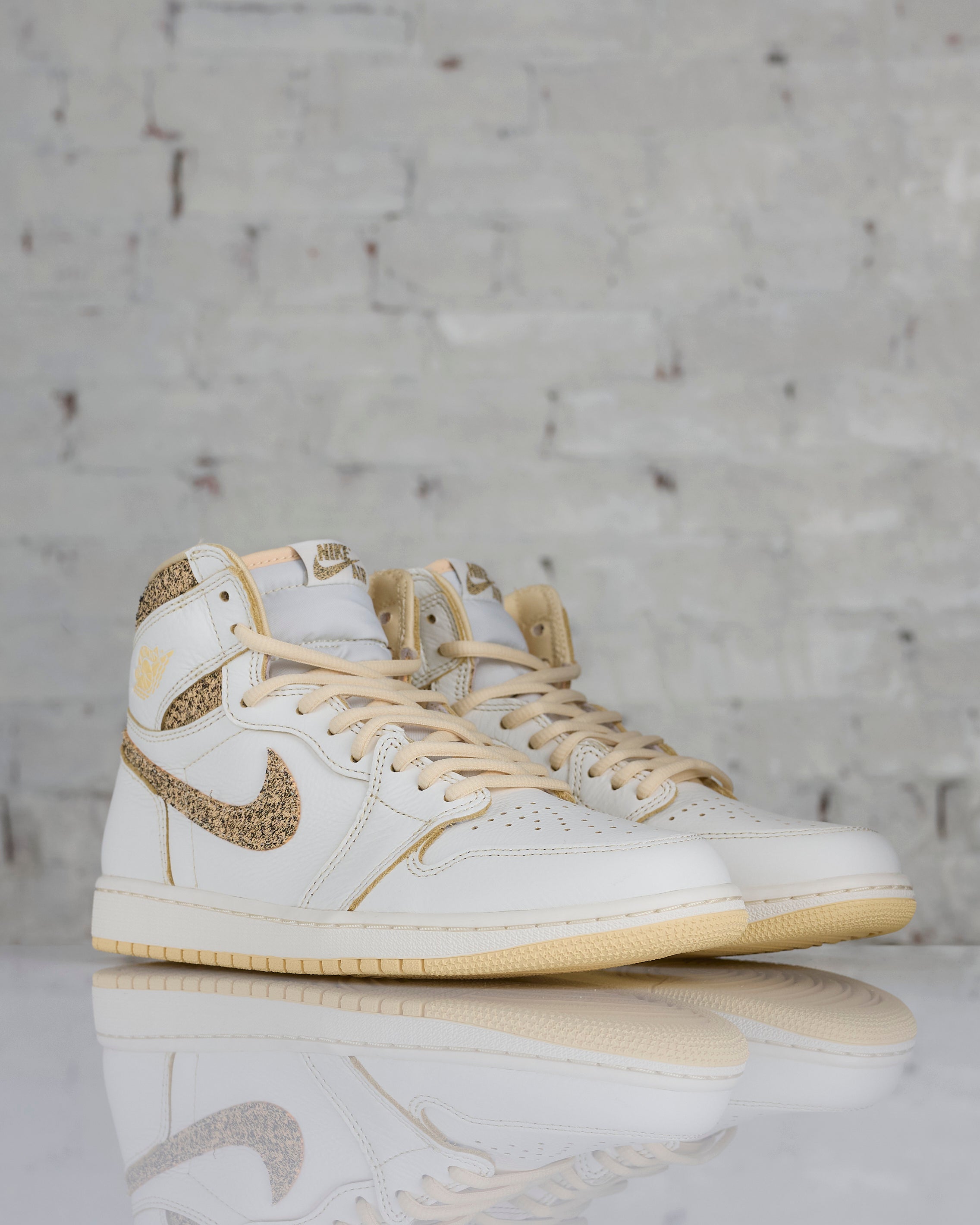 Nike Men's Air Jordan 1 Retro High OG Craft Sail / Pale Vanilla-Black ...