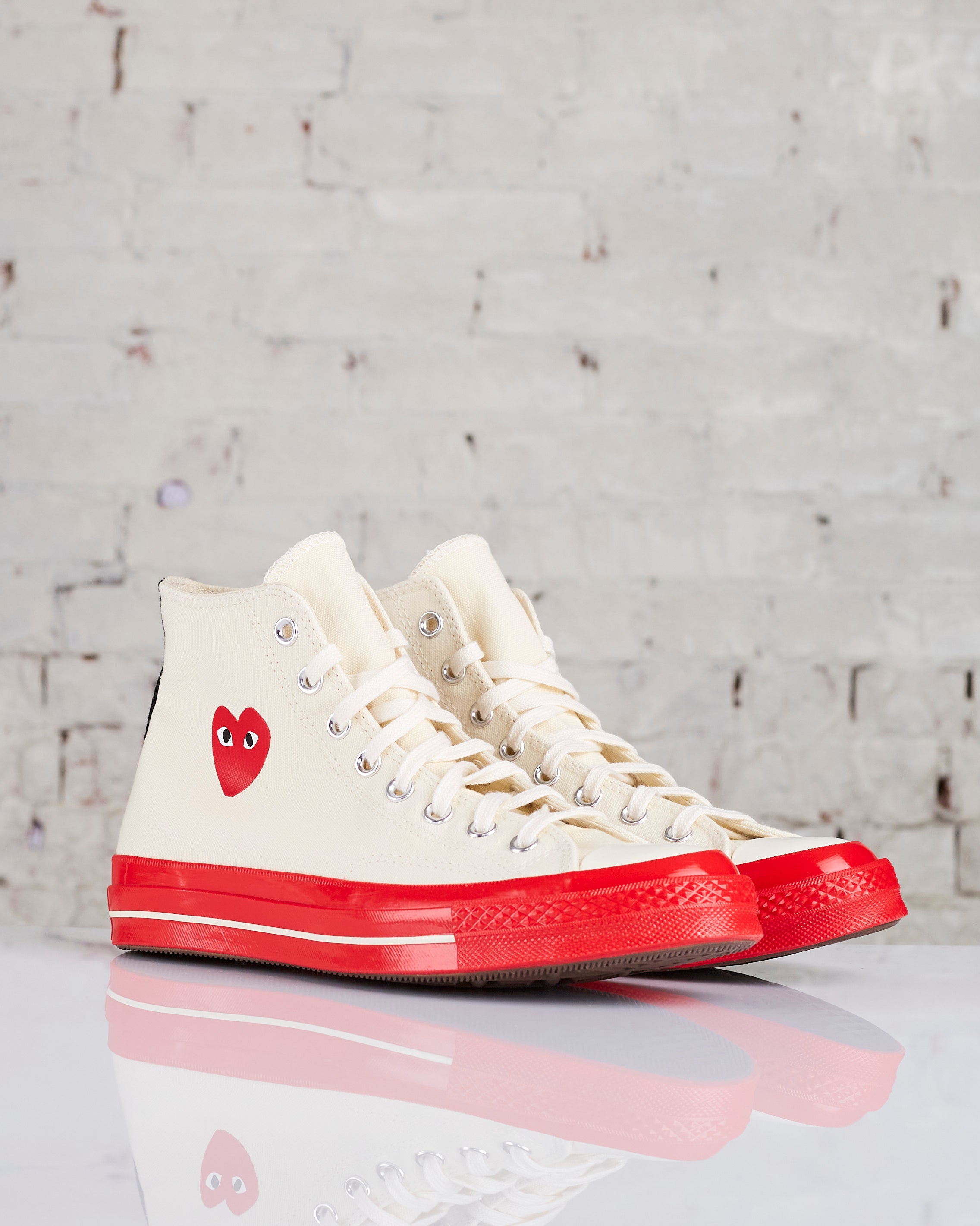 Chuck taylor deals red heart