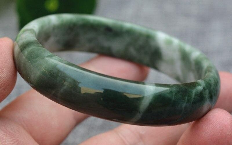 Jade Bracelet: Feng Shui Meaning, Benefits, & FAQs