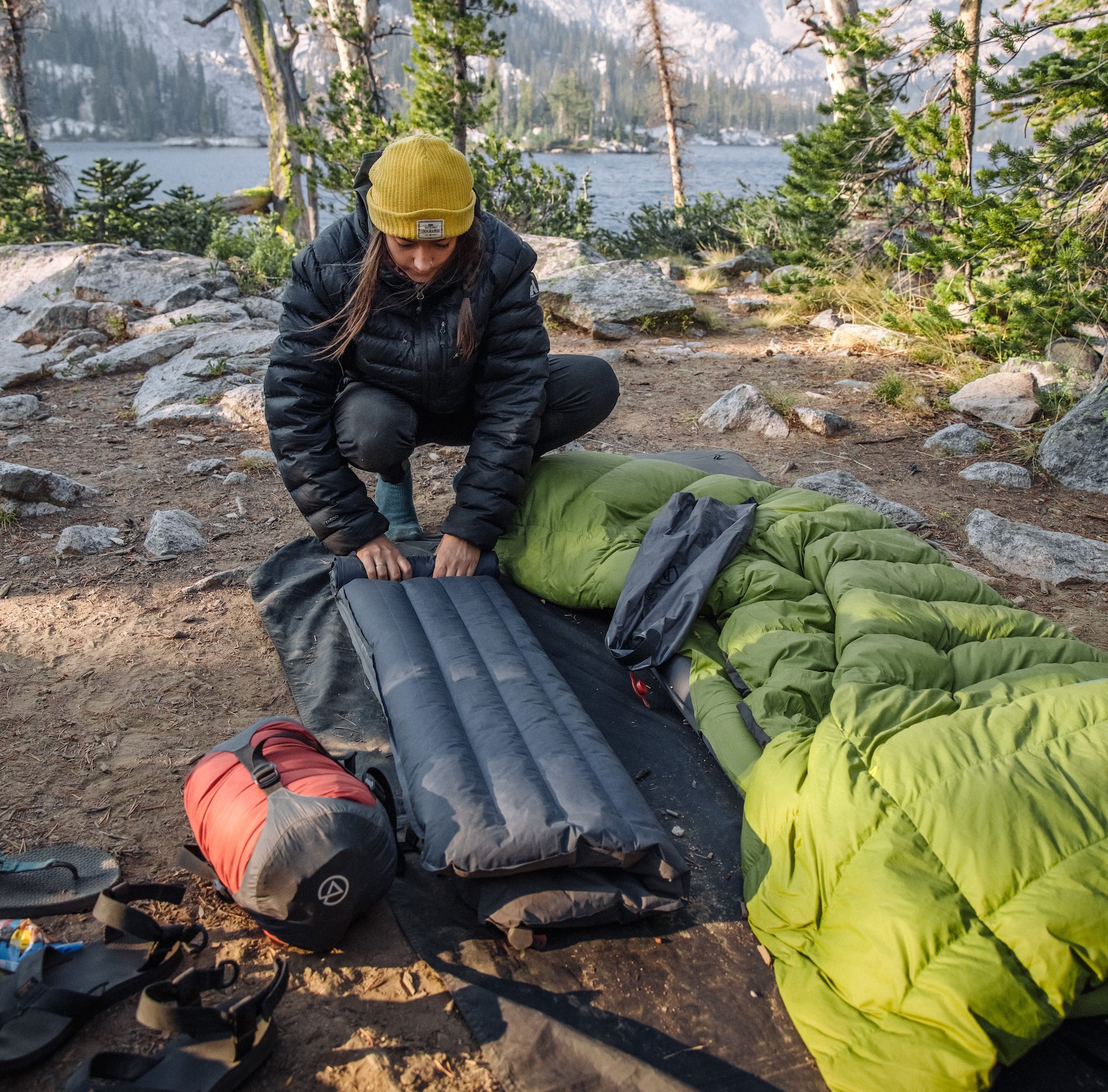 The Zenbivy Dry Sack features fully-welded seams for a watertight seal you can trust, instant compression through its high-speed mechanical valve, and durable yet lightweight construction. 