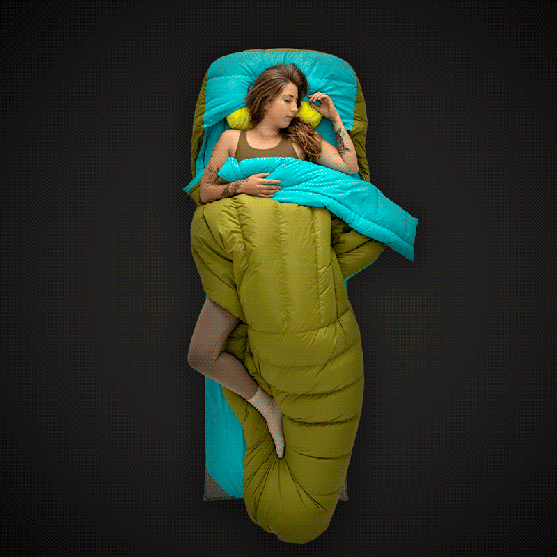 露营者演示Zenbivy床睡袋允许你睡在任何位置