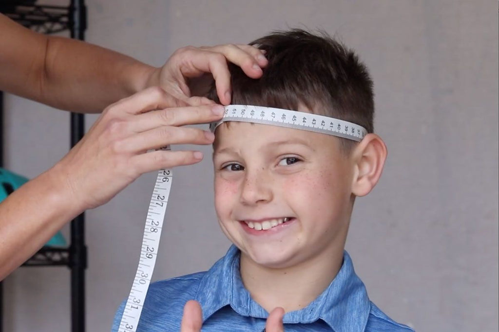 Cách đo vòng đầu chọn size mũ bảo hiểm cho bé