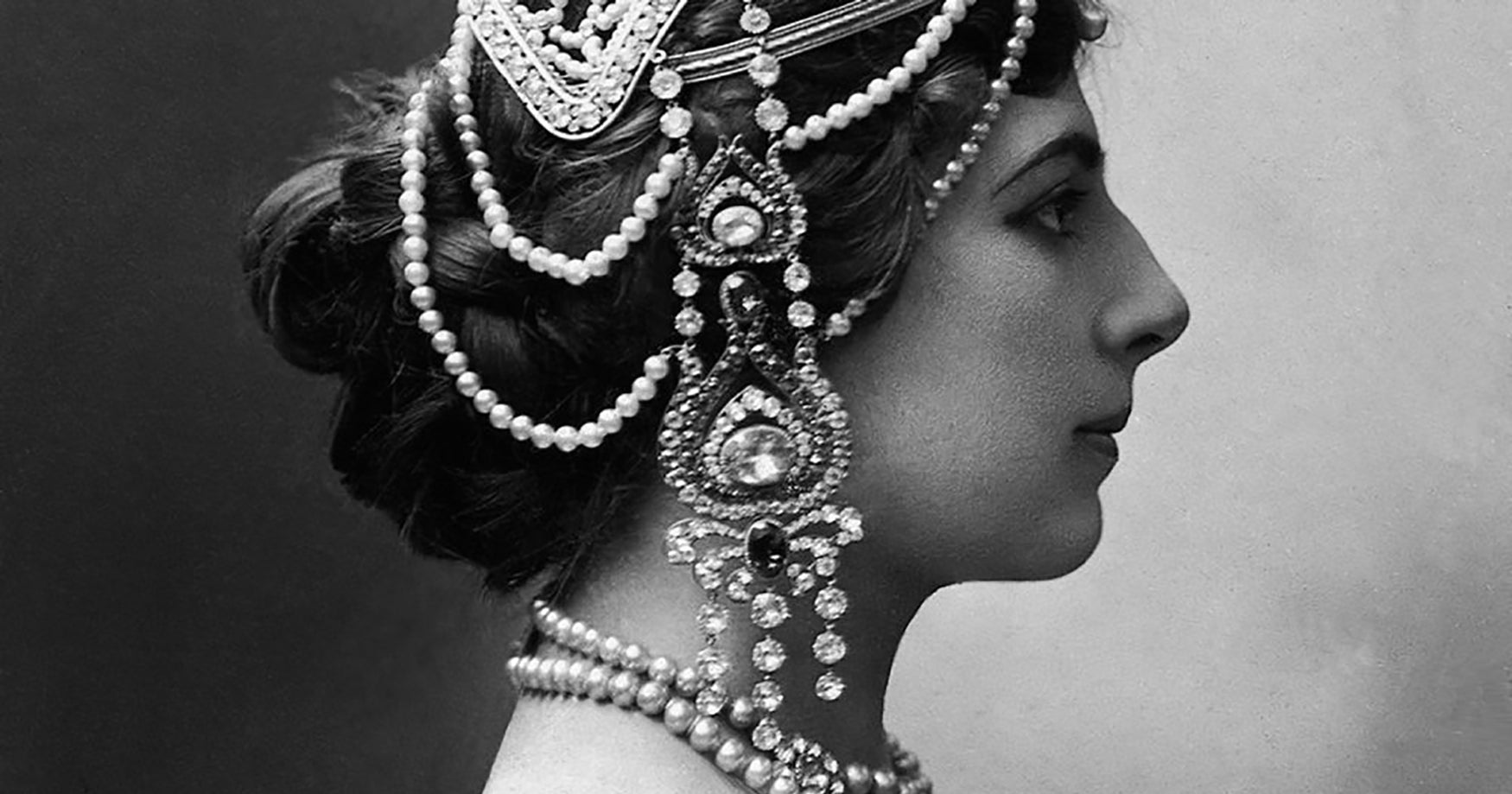 August 7, 1876: Mata Hari - Histoires de Parfums