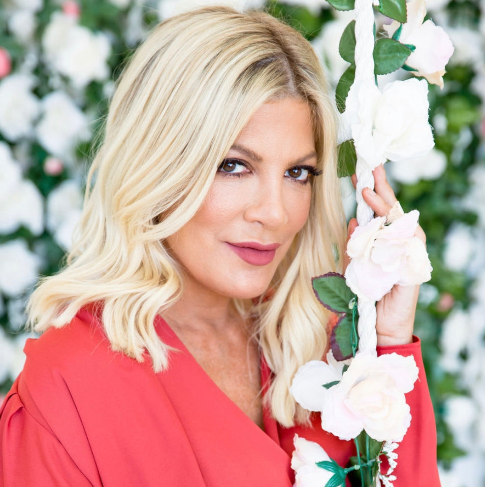 tori-spelling-just-delivered-her-best-glam-look-yet-and-we-have-the