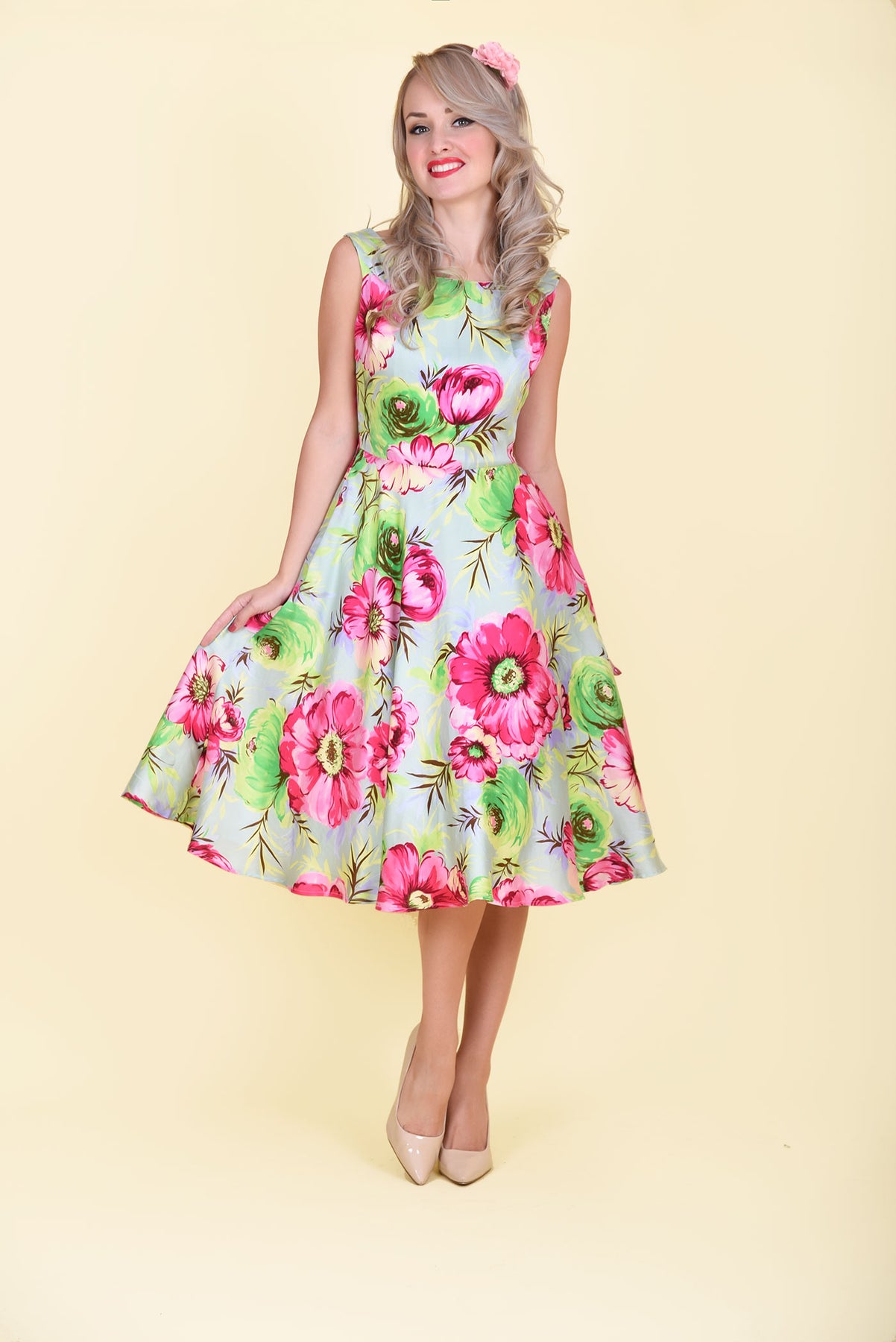 Betty Dress - Vibrant Green Floral Print 1950's Vintage Inspired Midi –  Nellys Vintage Attic