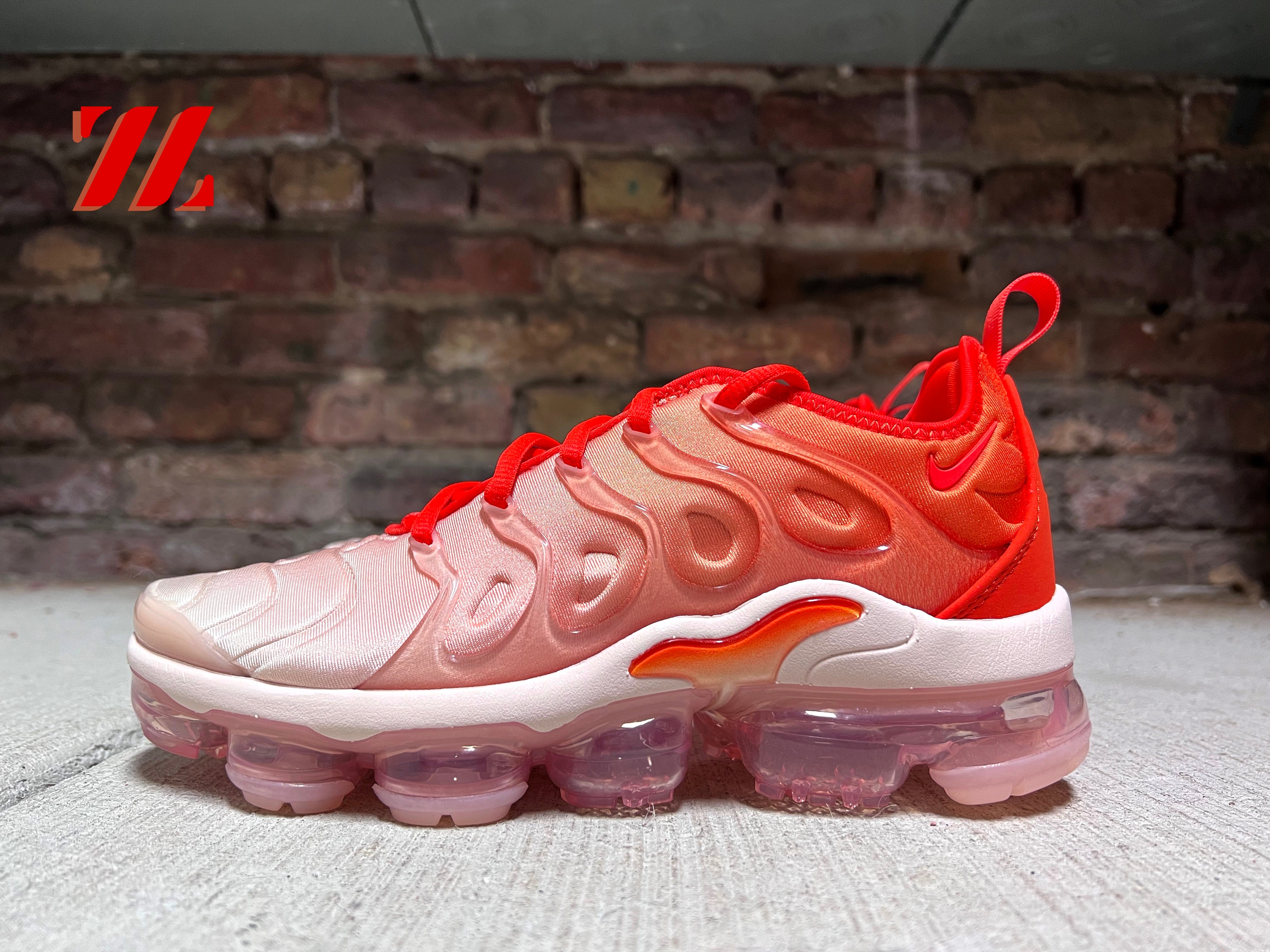 red nike vapormax plus women's