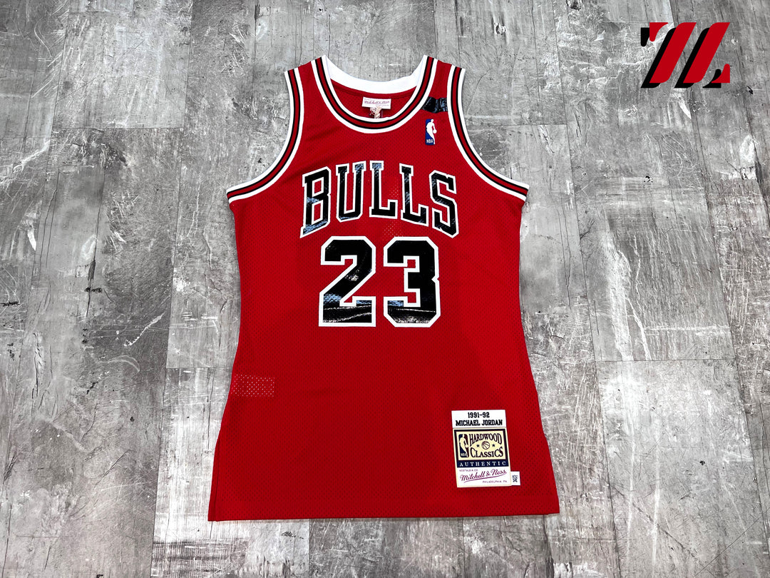 Mitchell and Ness Men's Michael Jordan Chicago Bulls Road Finals 1997-98 Jersey