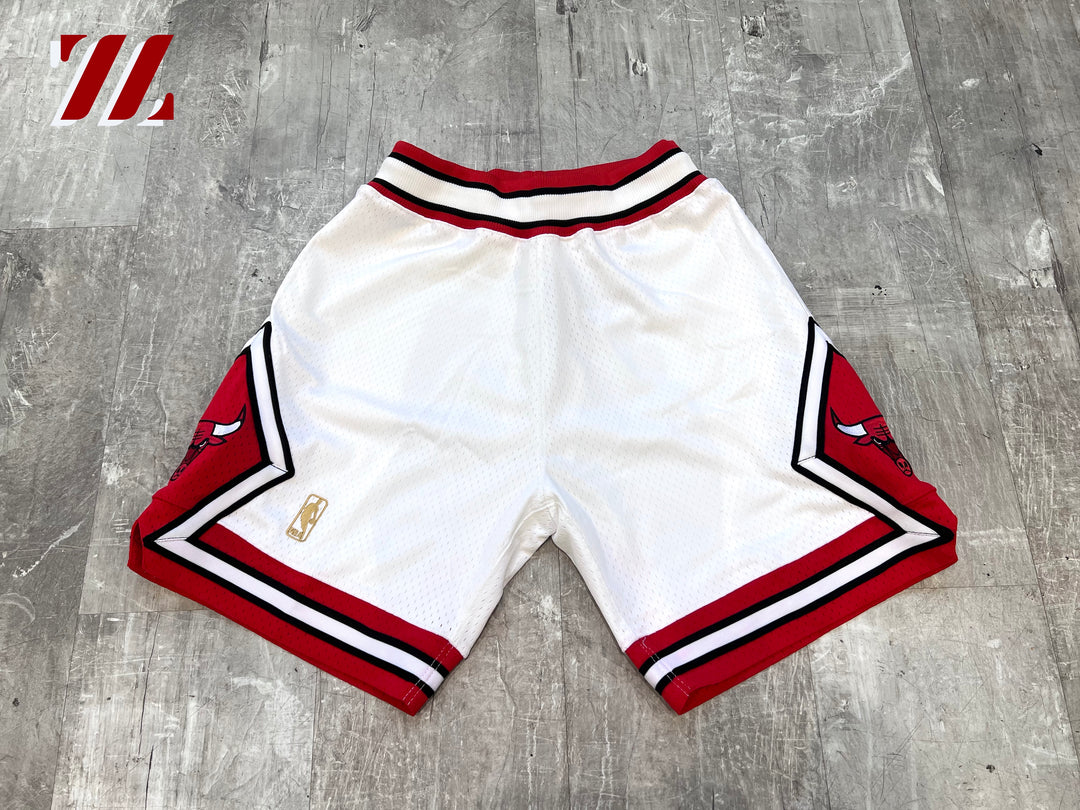 Men’s Mitchell & Ness Chicago Bulls Road ‘97-‘98 Shorts XL