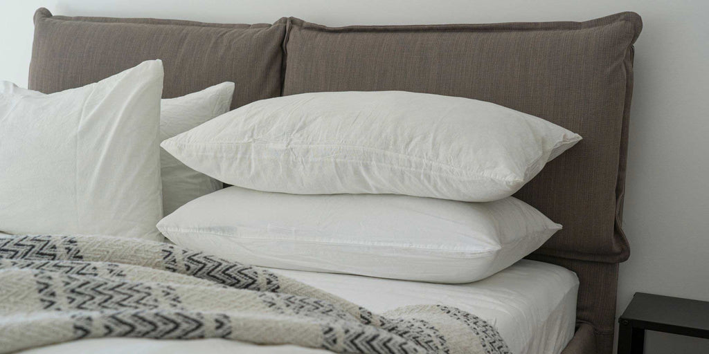 Как предотвратить появление желтых пятен на подушке?