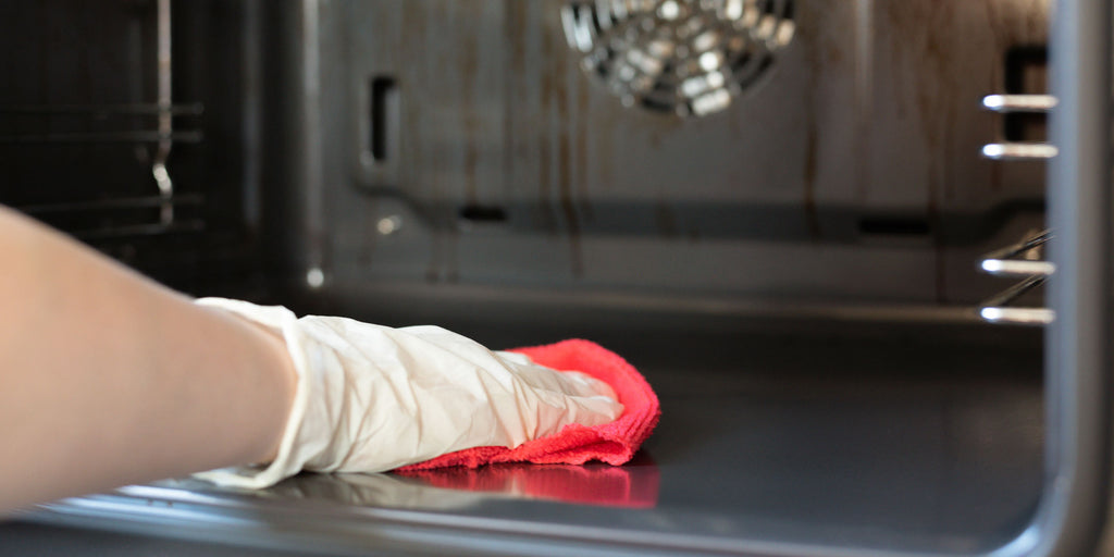Как очистить дно духовки