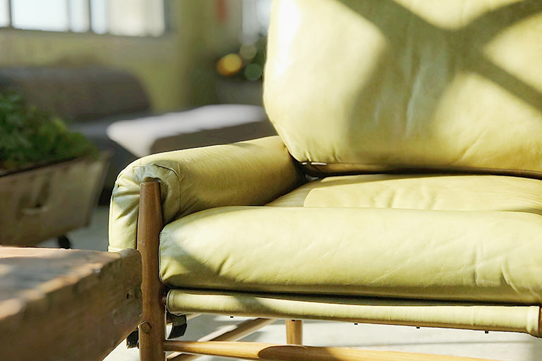 Apple Green Home Furniture Sofa Under The Direct Sunlight