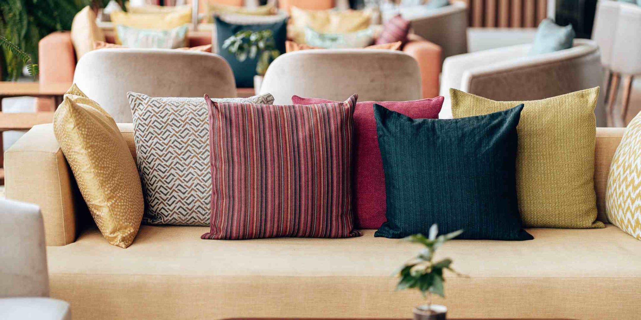 How to Arrange Throw Pillows Like a Pro