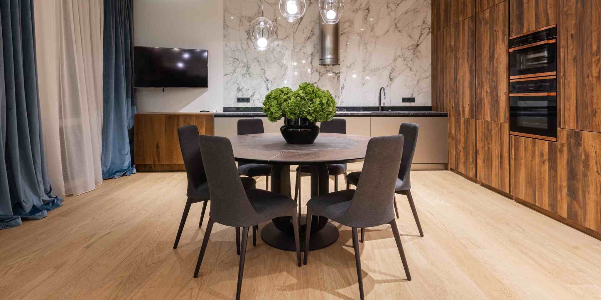 The Elegance of Round Dining Tables