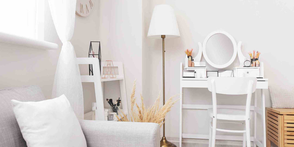 white Scandinavian interior design colour