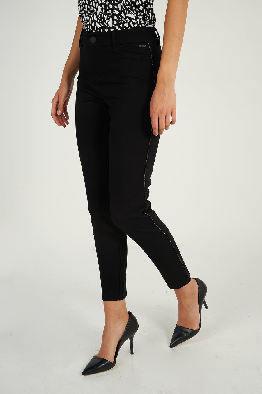 magasinez le pantalon extensible avec pierres décoratives - Shop this pants with decorative stones