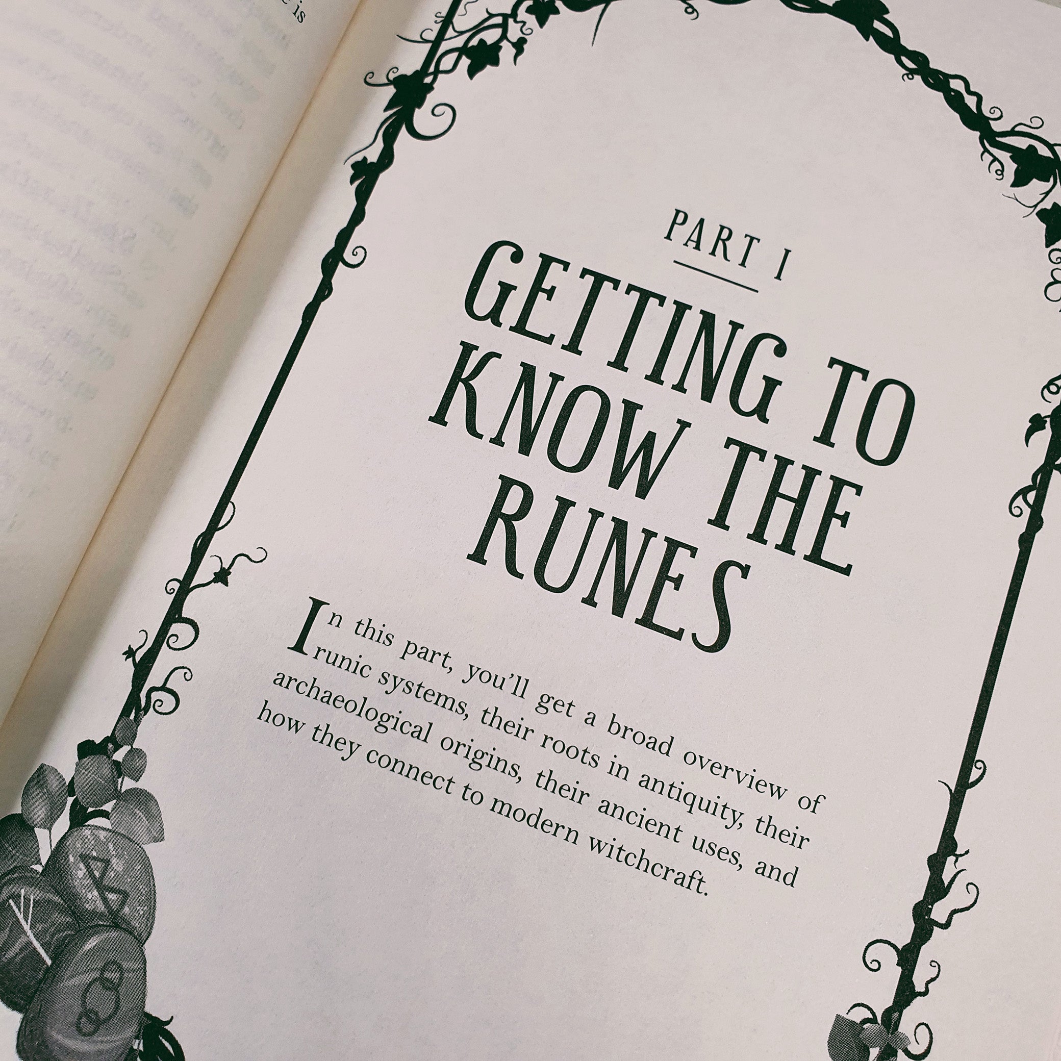 Modern Witchcraft Guide to Runes: Your Complete Guide to the Divination Power of Runes