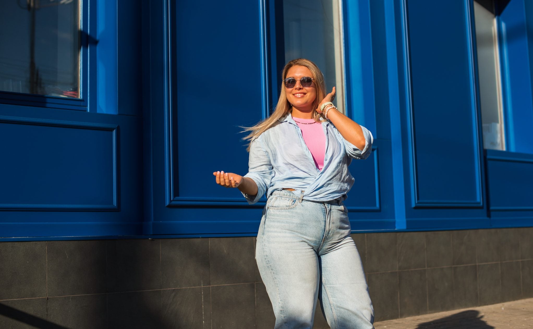 A young woman wearing high-waisted jeans