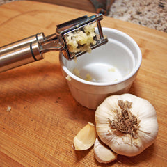 Alpha Grillers Garlic Press Stainless Steel - Premium Garlic Mincer with  Silicone Garlic Peeler - Easy Squeeze Garlic Crusher, Grater and Grinder 