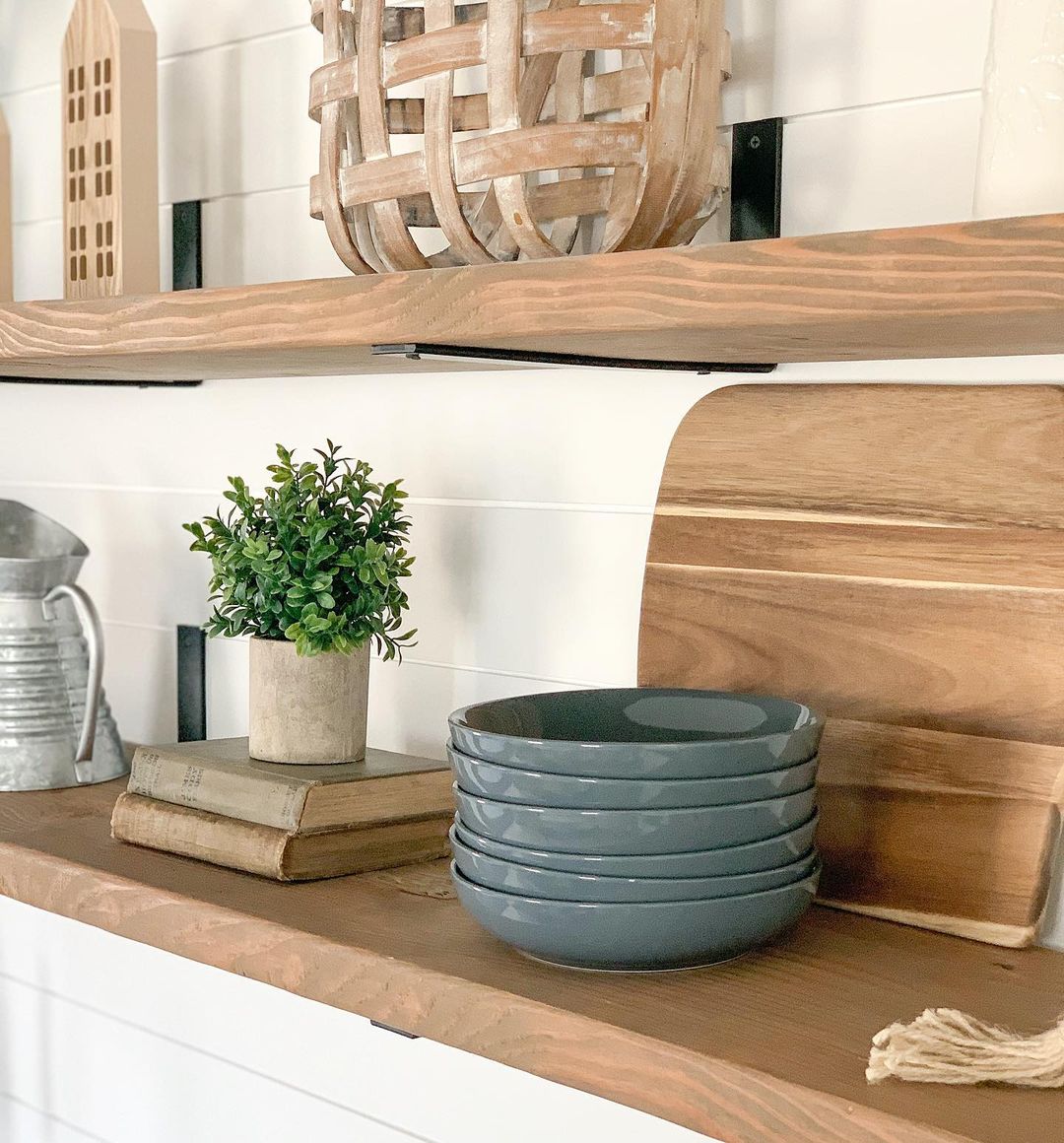 What Role Does Dinnerware Play in Home Décor?