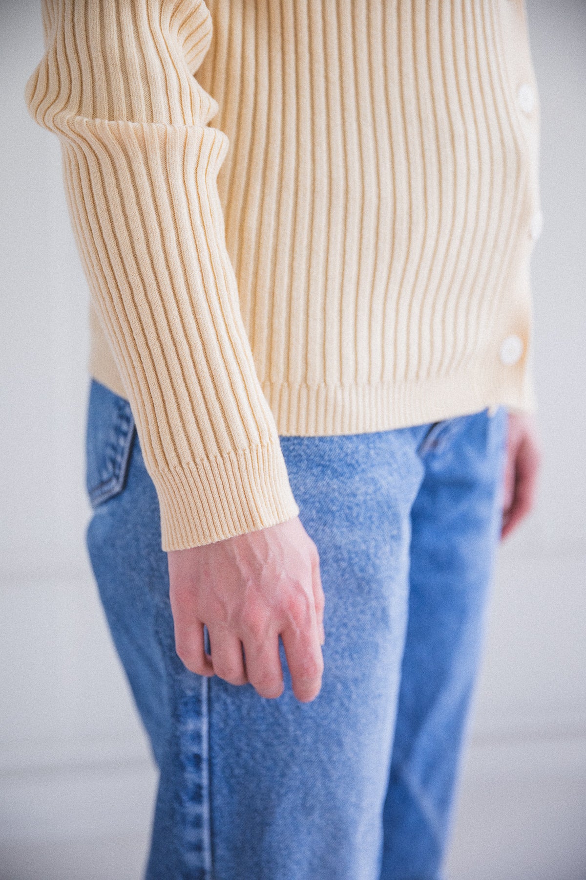 RIBBED CARDIGAN IN BANANA