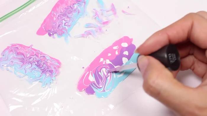 Make Water Marble Design On A Plastic Sheet