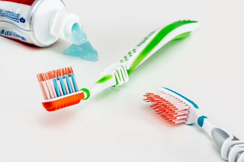 Toothbrush with the application of the toothpaste upon it
