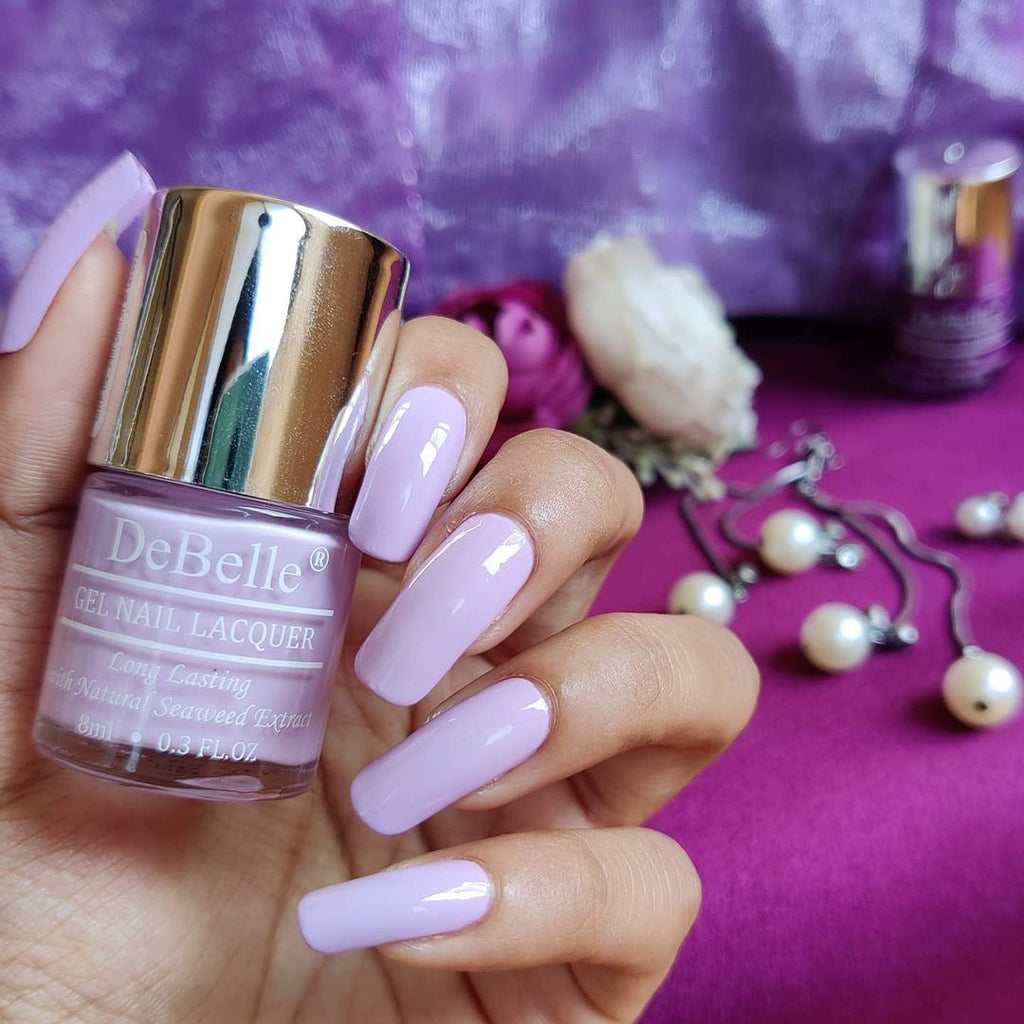Pastel lilac nail polish for duaky skintone