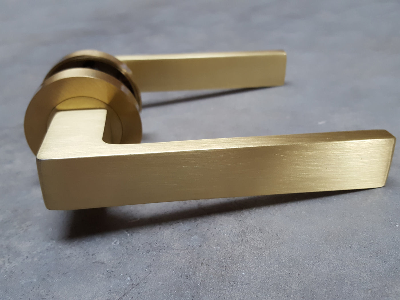 M4D010SB Satin Brass Door Handle 1400x ?v=1574866664