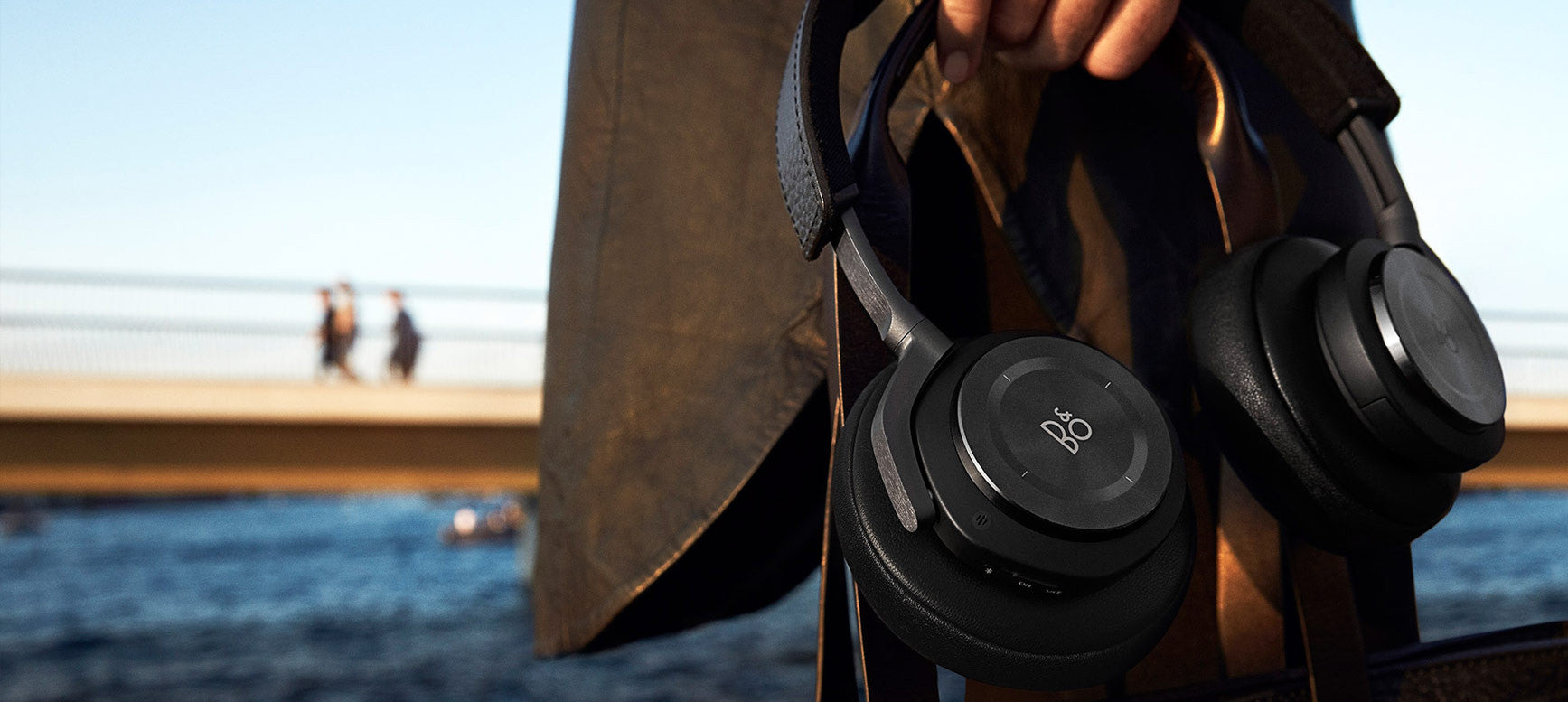 Premium, wireless sound that's everywhere you want to be.[right]
