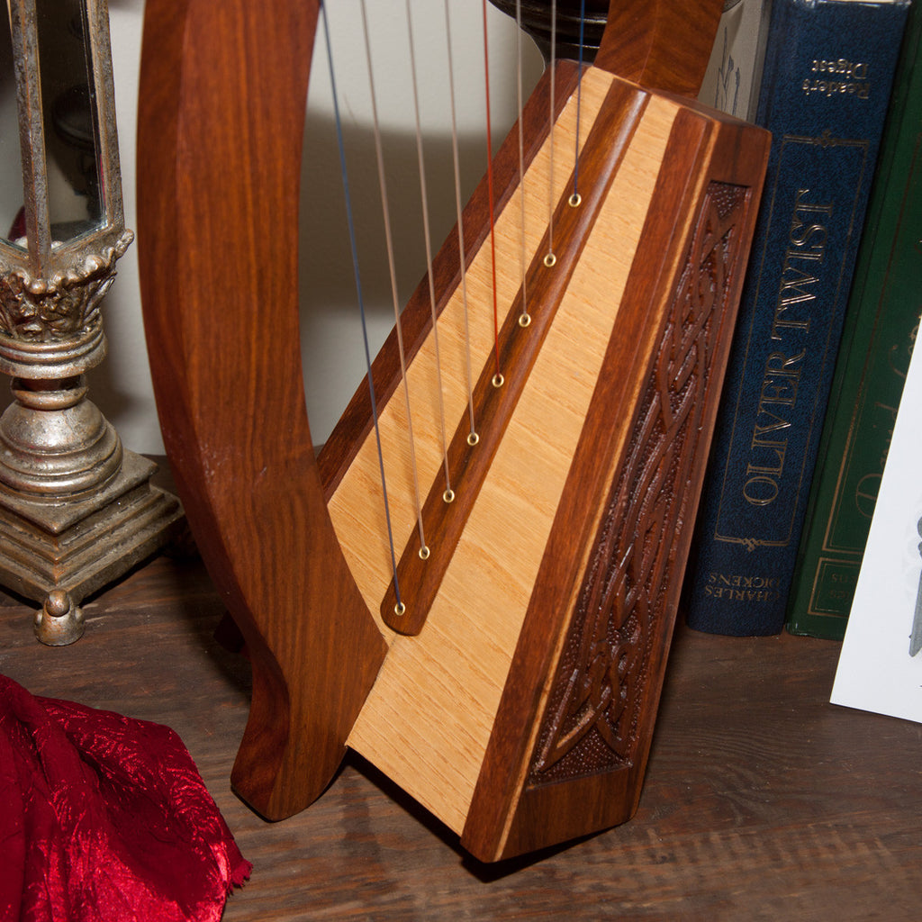 Roosebeck Lily Harp TM, 8 Strings, Knotwork – Lark in the Morning
