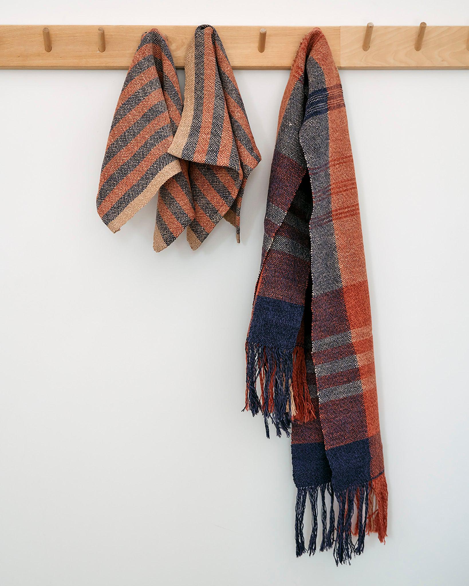 Free Weaving pattern ~ Alternating Block Twill Scarf - Gist Yarn