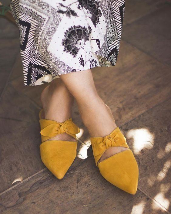 pointed toe bow mules