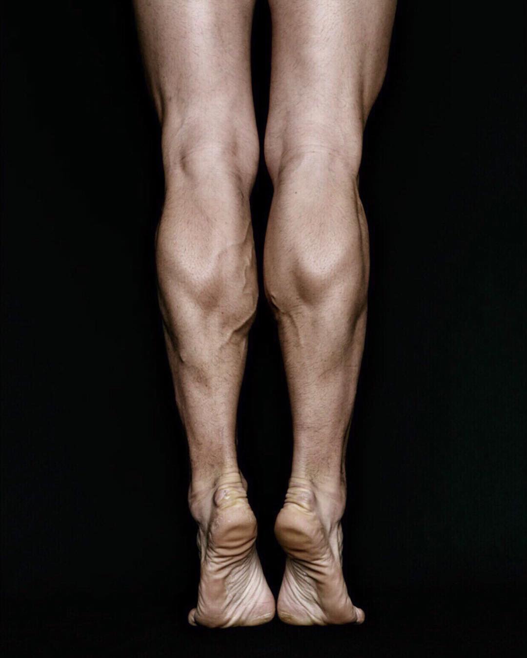 Как выглядят ноги у мужчин. Мужские ноги. Муіские ноги. Нормальные мужские ноги. Человеческая нога.