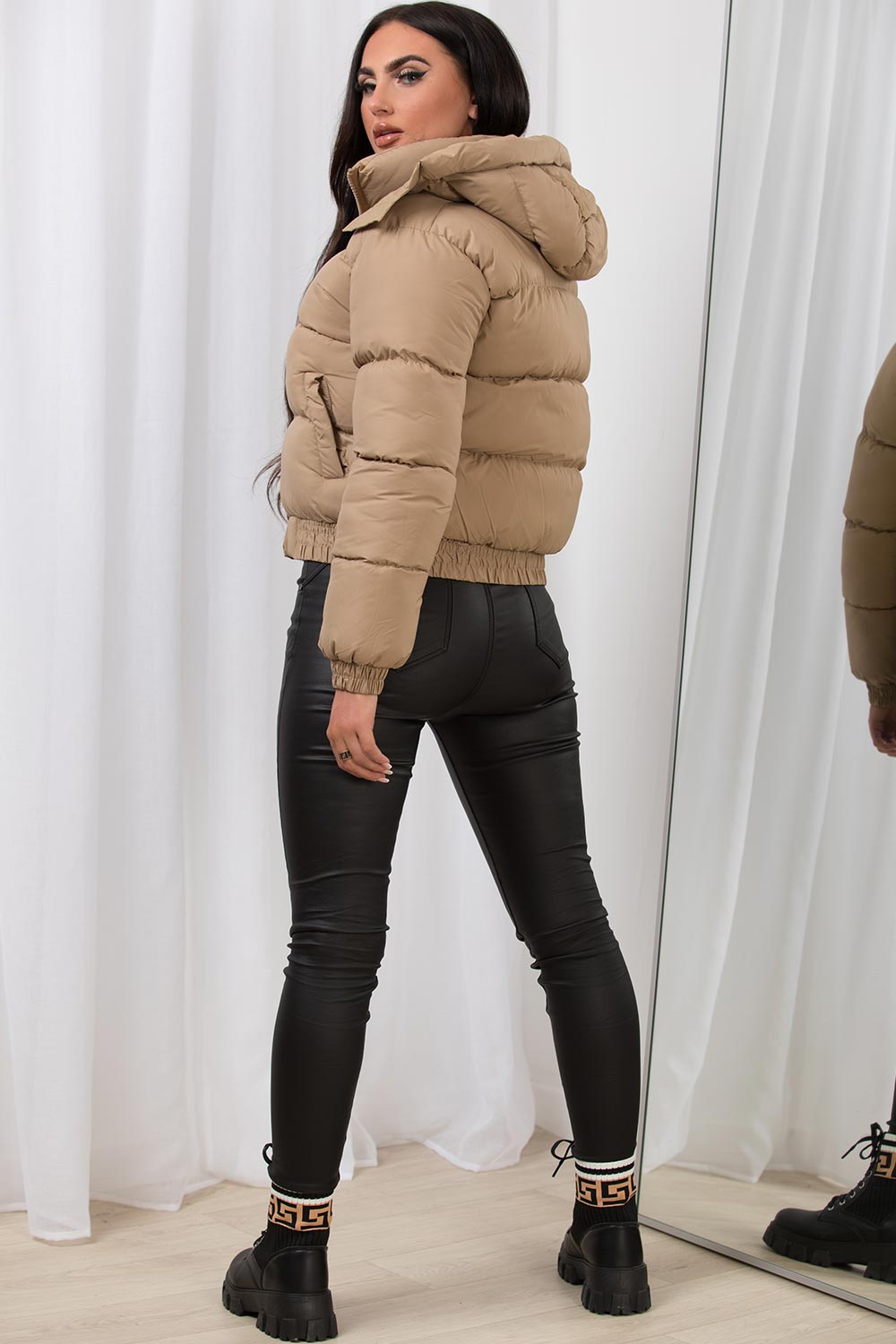 Cropped Puffer Jacket with Hood Beige – Styledup.co.uk