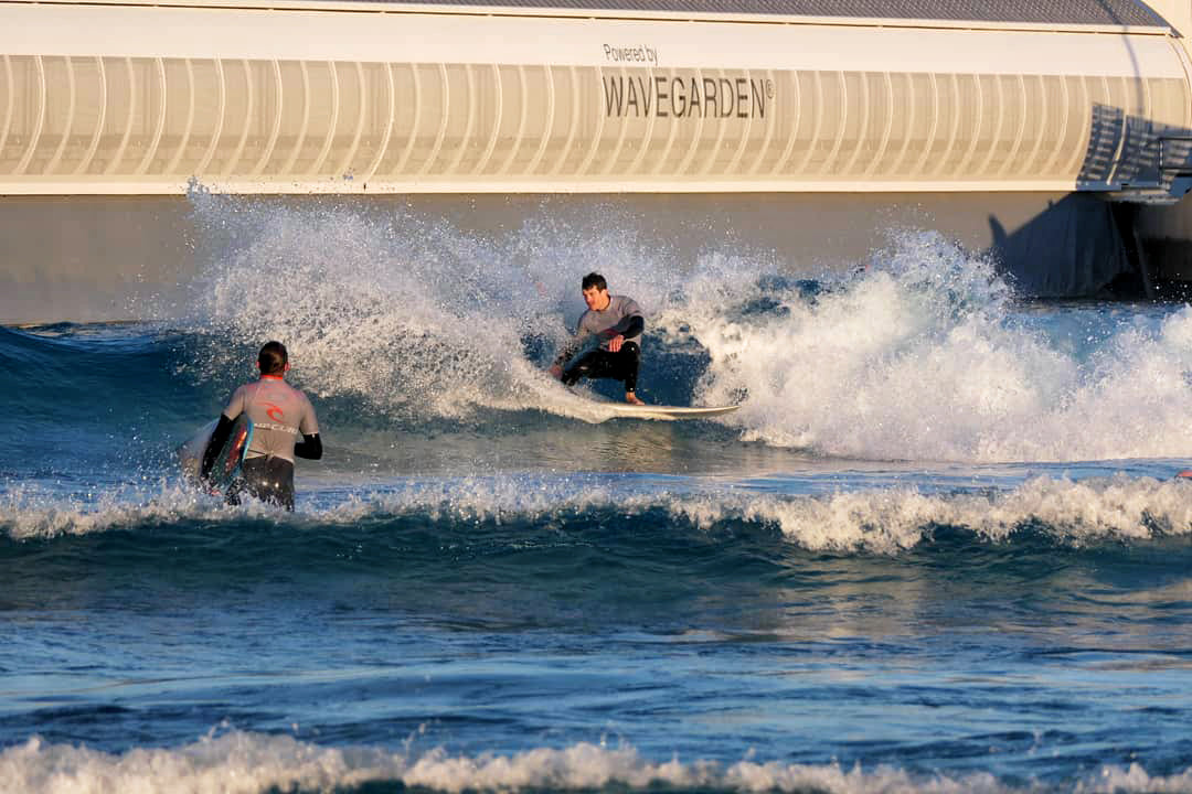 Bing Rider Elliot Dudley - Wavegarden Surf Park