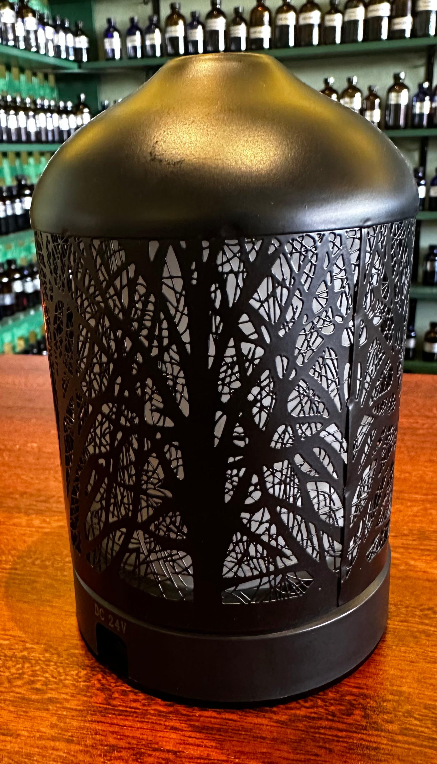 Black metal tree diffuser
