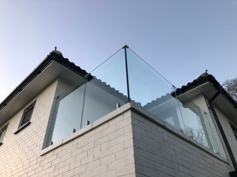 Spigot foot external glass balustrade