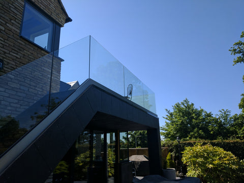 Glass balustrade installer