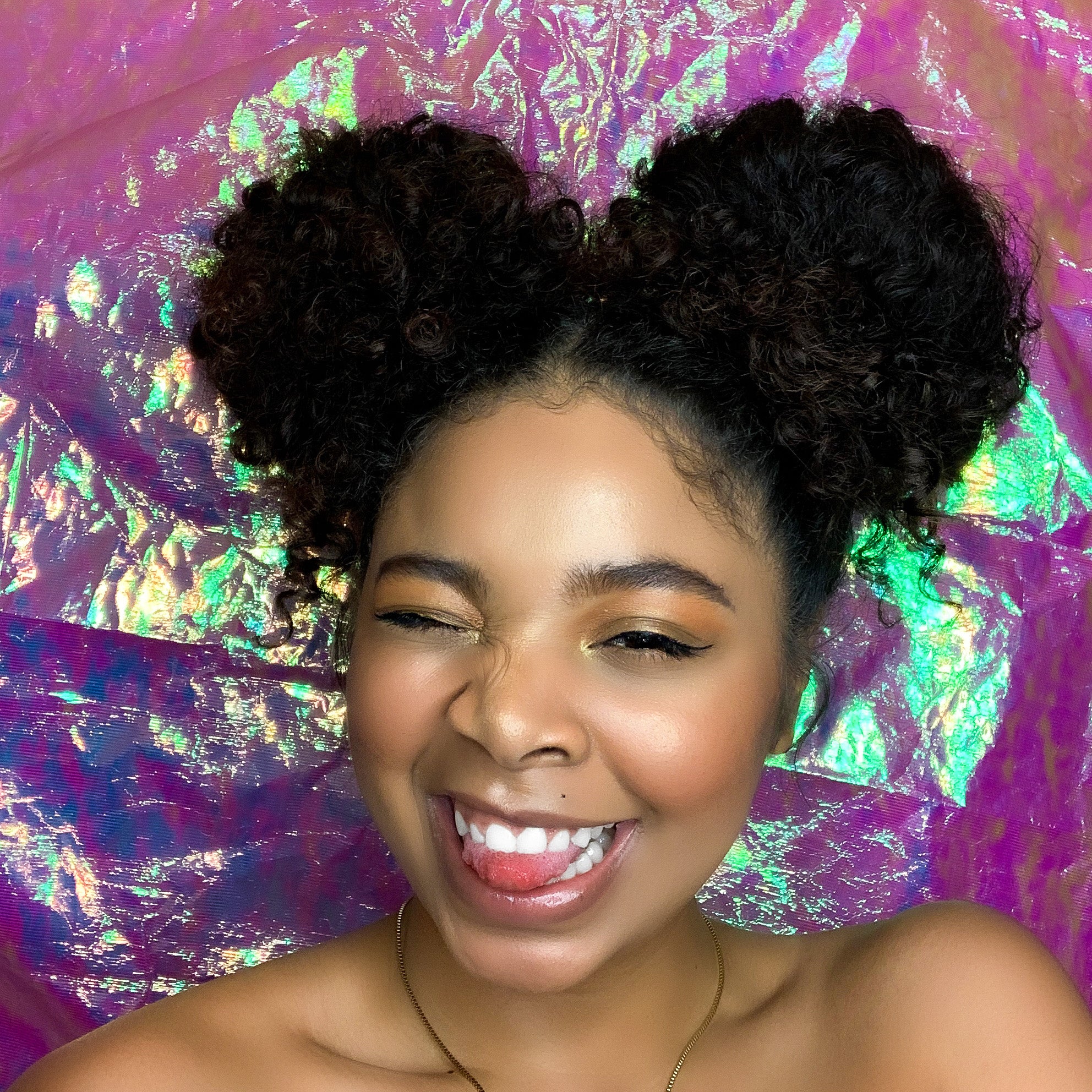 5 Cute & Simple Curly Hairstyles – Rizos Curls